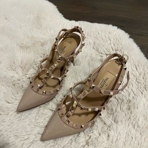 Valentino Garavani Rockstud Caged Pump 100mm in Poudre